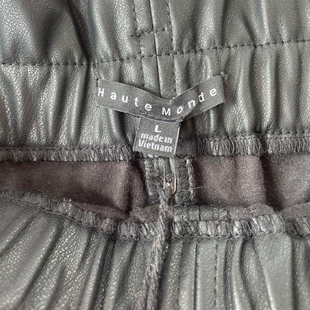 NWT faux leather mini skirt sz Large - Picture 2 of 3